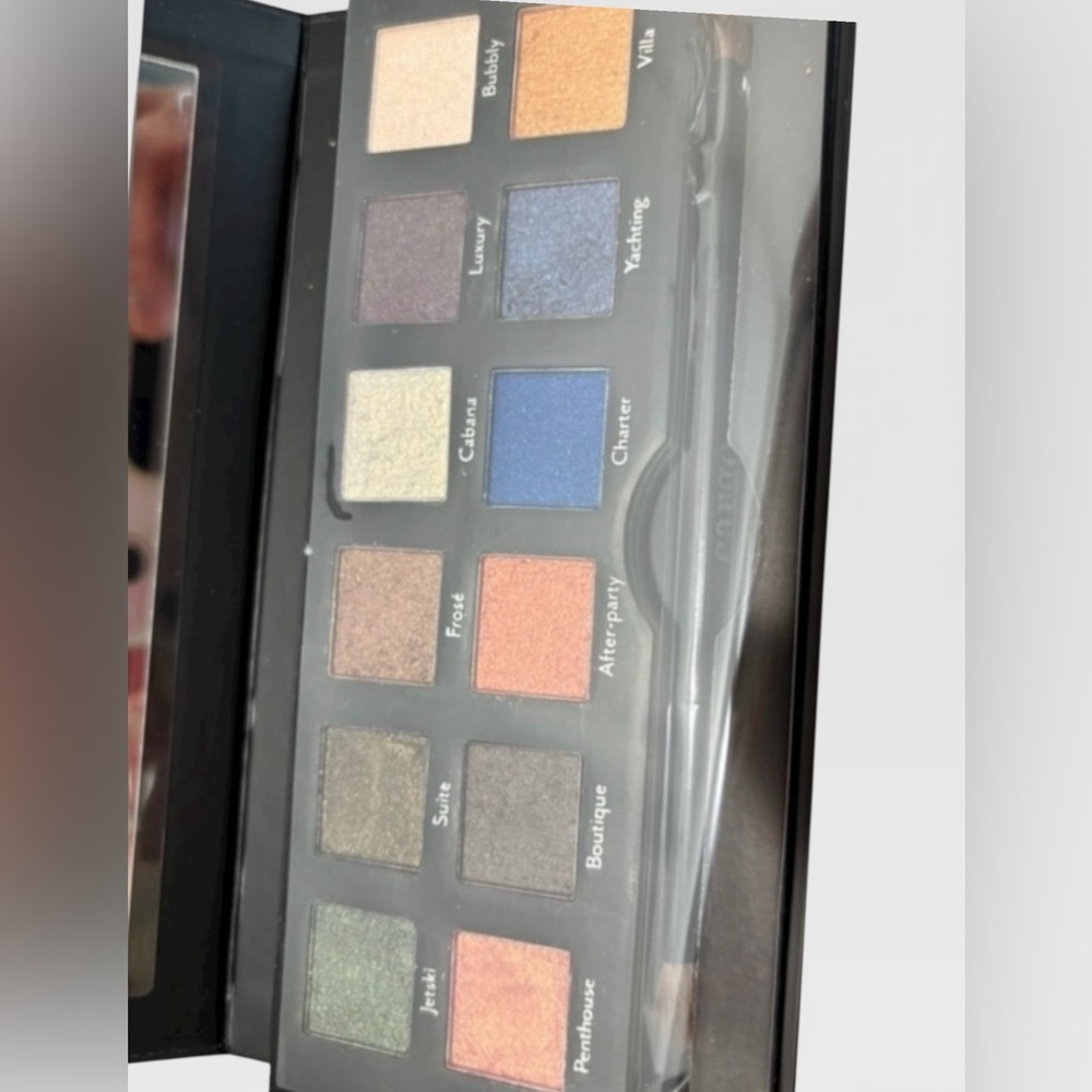 Cargo All That Glitters 12 Color Eyeshadow Palette with Dual Ended Brush NIB